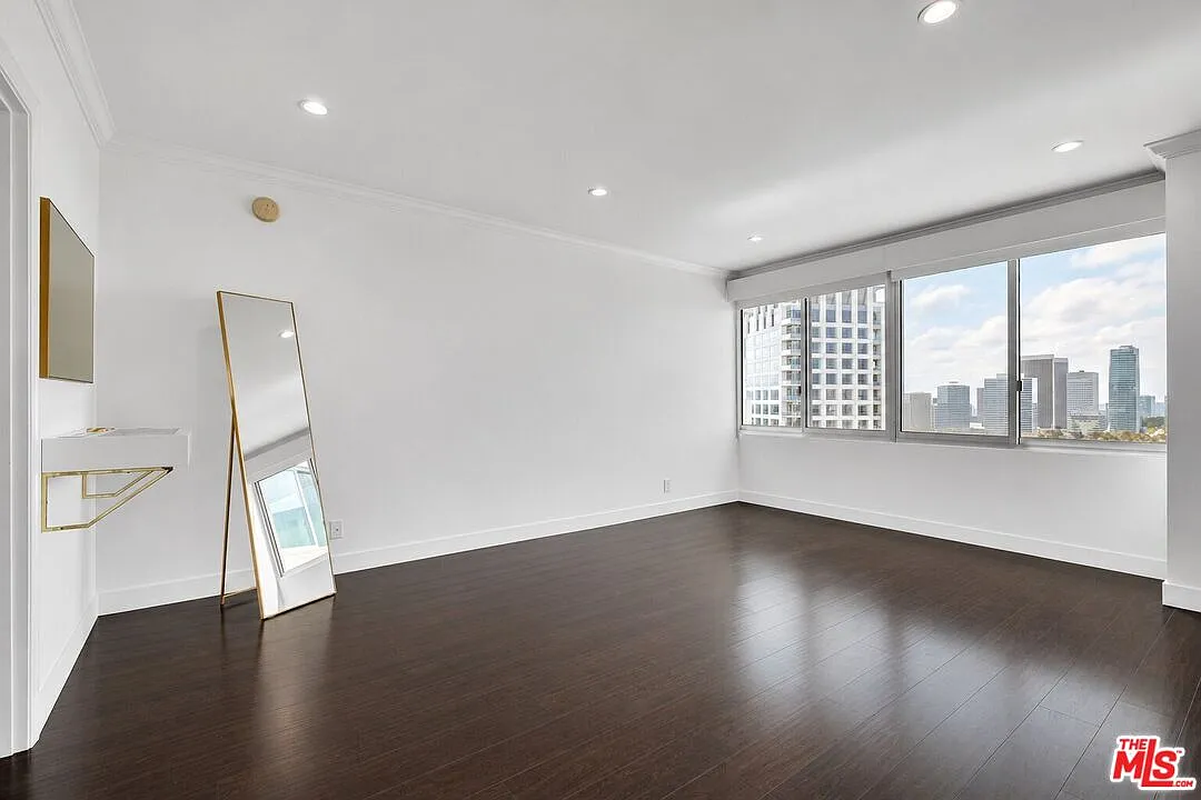 2 bed, 2.0 bath, 1550 sqft, $7,495 — Photo 3