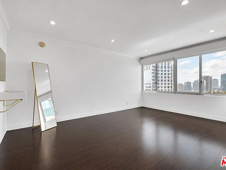 865 Comstock Ave #16C — Photo 3