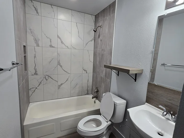 1659 W Crossland St #1659 — Photo 12