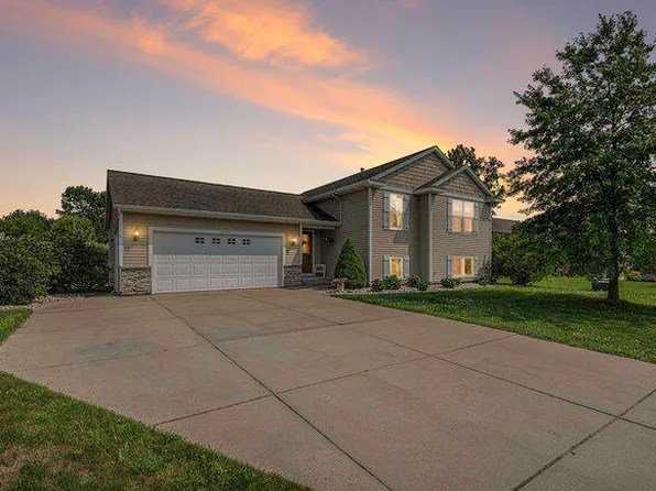 7462 Brown Fox St, Zeeland, MI 49464