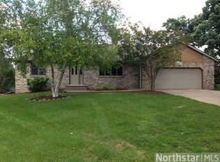 1032 Oak Cir, Shakopee, MN 55379