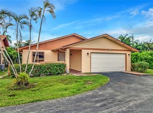 6462 Royal Woods Dr, Fort Myers, FL 33908