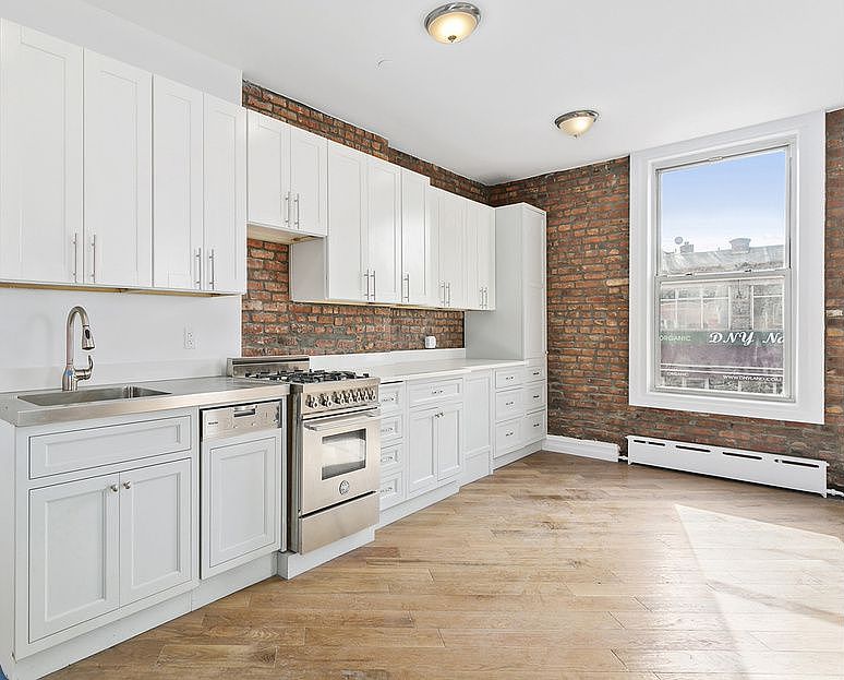 1st image of 170 Park Pl APT 1