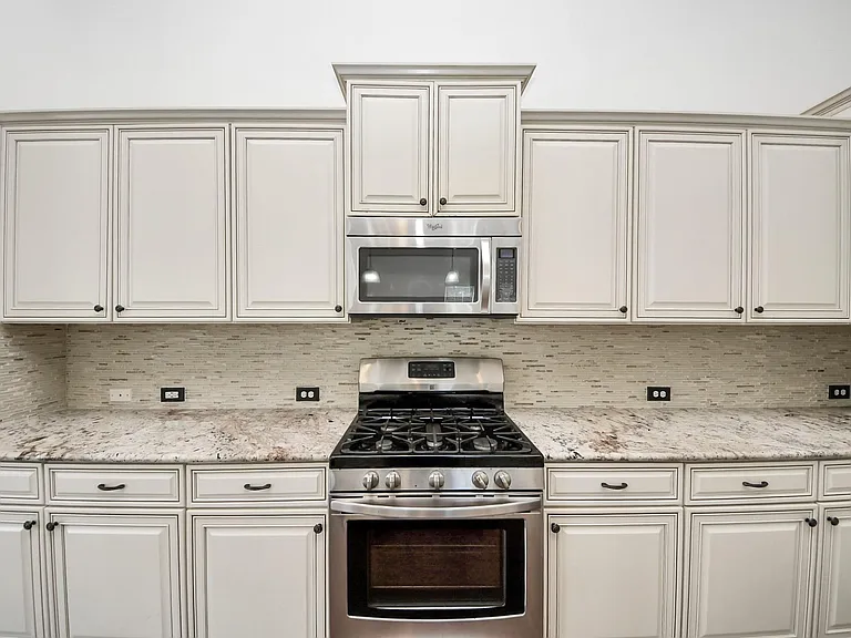1947 Parnevik Pl — Photo 14