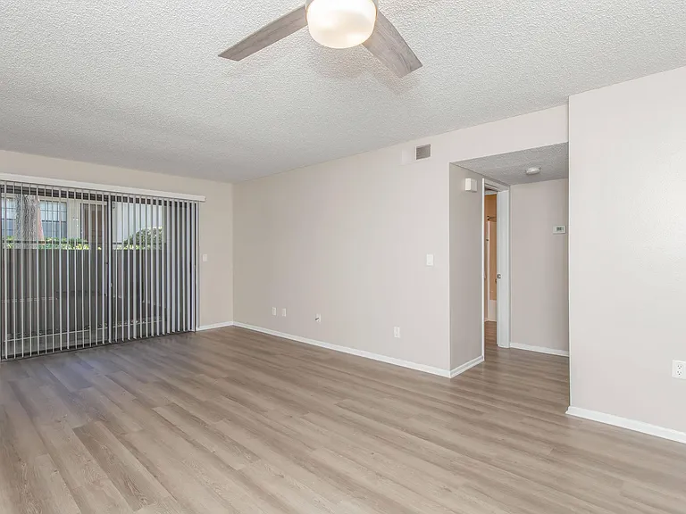 Oak Tree Court Apartment Homes — Photo 24