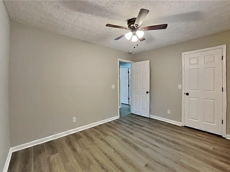 798 Brownlee Ln — Photo 12