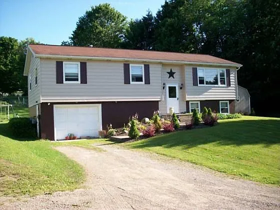 116 E High St photo 1