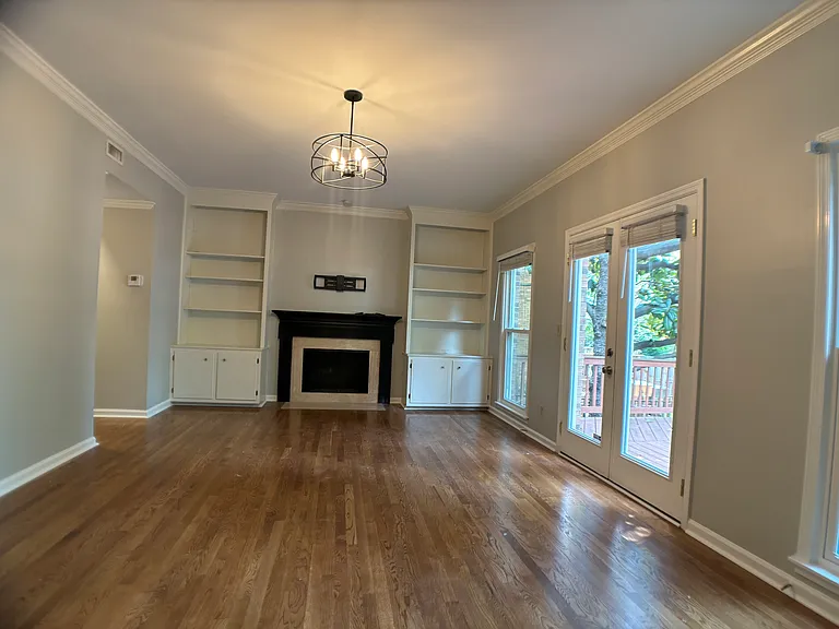 1121 Clifton Ln — Photo 14