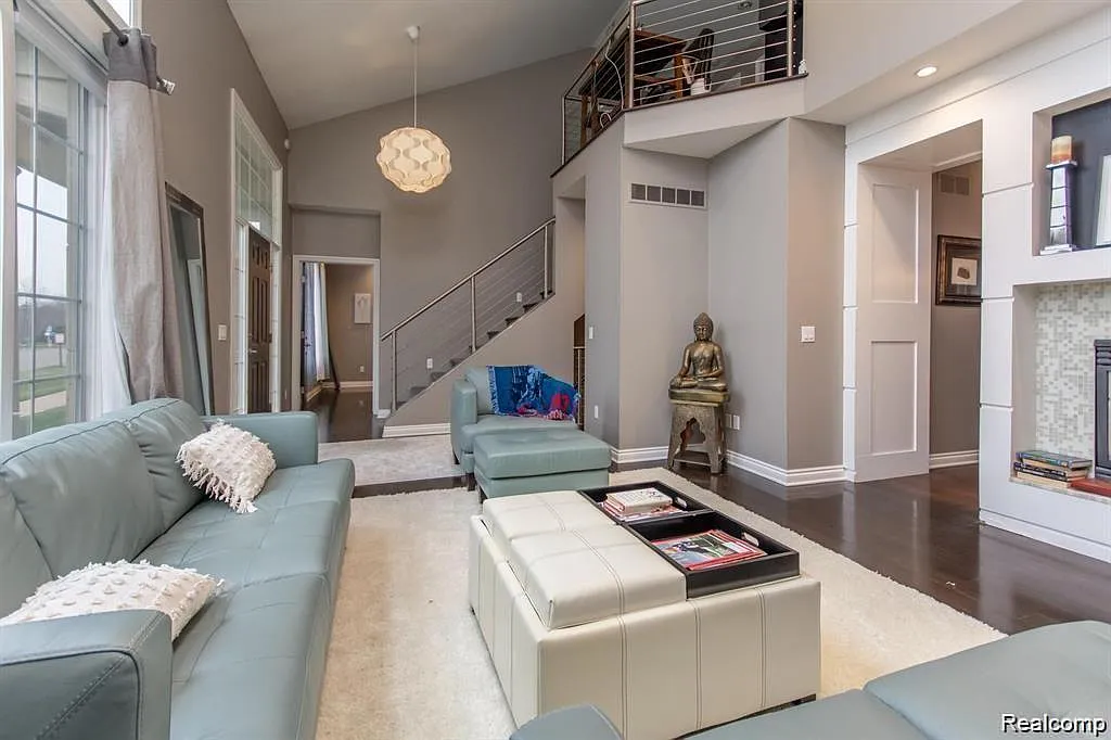 4 bed, 4.5 bath, 2632 sqft, $4,000 — Photo 2