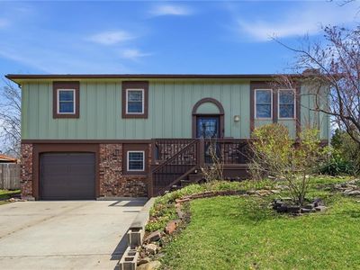 612 S Montclaire Dr, Olathe, KS, 66061