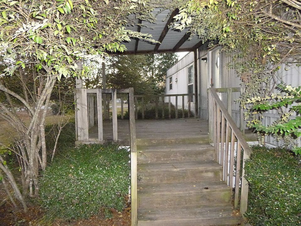 2nd image of 16 Emily Cir