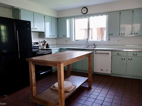 2nd image of 208 Braybarton Blvd