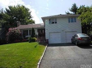 94 Shrub Hollow Rd, Roslyn, NY 11576