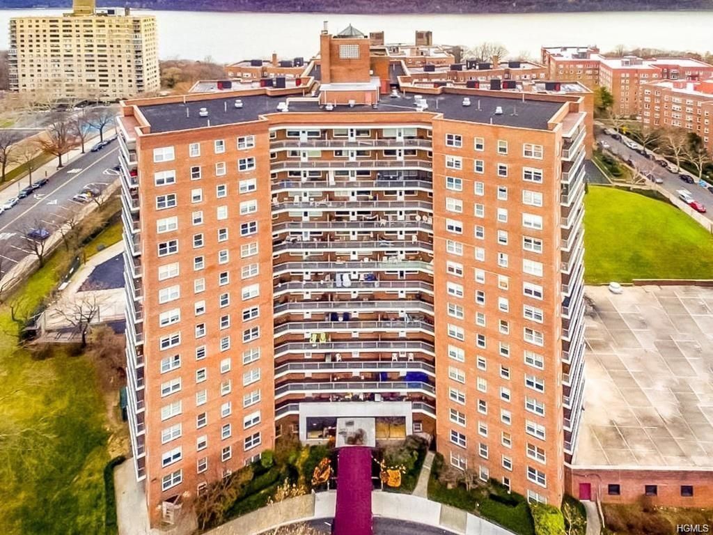 3 Bed 2 Bath Property, New York • 1,800 Sq Ft