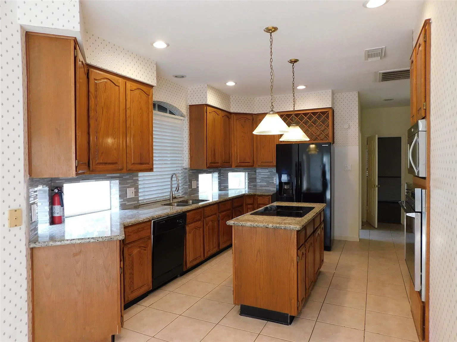 4 bed, 3.0 bath, 2939 sqft, $2,600 — Photo 3