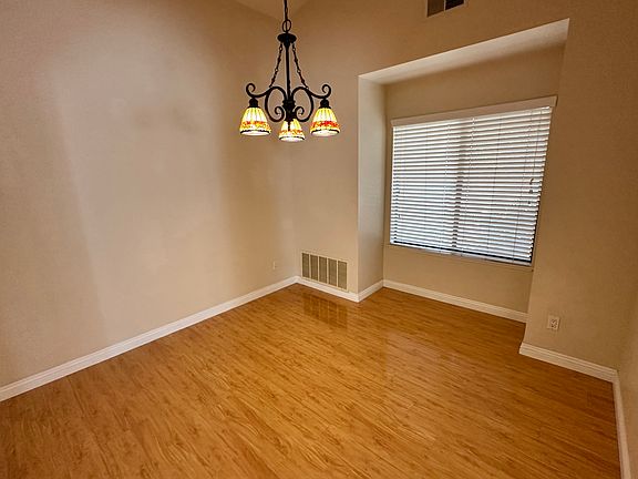 5th image of 2263 Sloan Dr