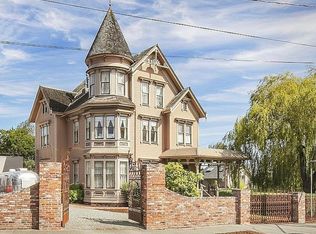 1028 Tyler St, Port Townsend, WA 98368