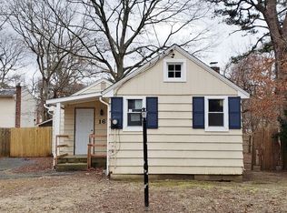 16 Pine St, Centereach, NY 11720