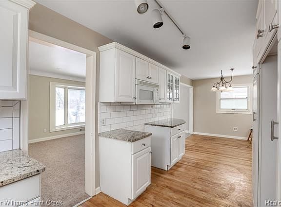 5th image of 9991 Garvett St