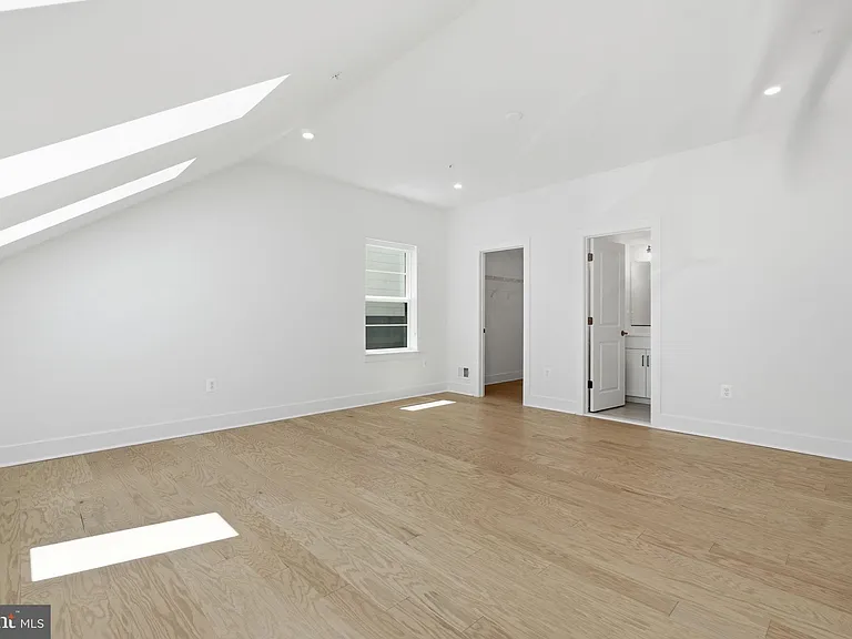 10235 Dalmatian St — Photo 17