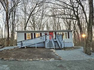 65 Windsor Rd, Hawley, PA 18428