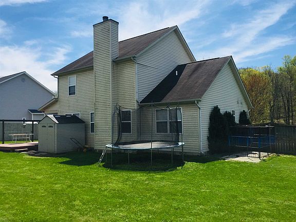 2nd image of 897 E Meadowlands Dr