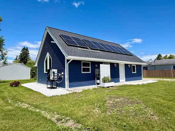 415 George St, Cheboygan, MI 49721