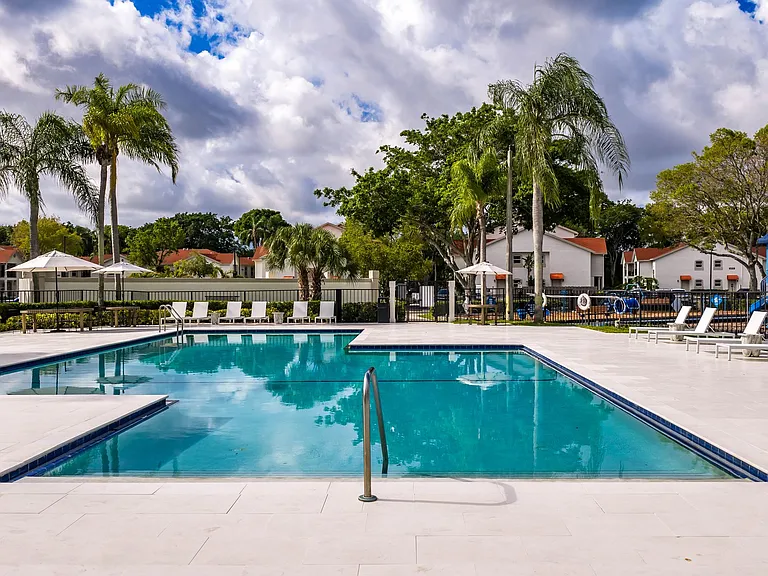 Savannah Place Apartments — Photo 2