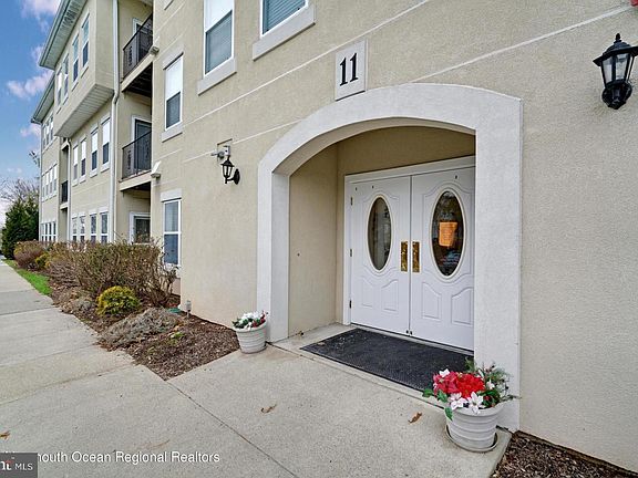 4th image of 1105 Brittany Dr #1105