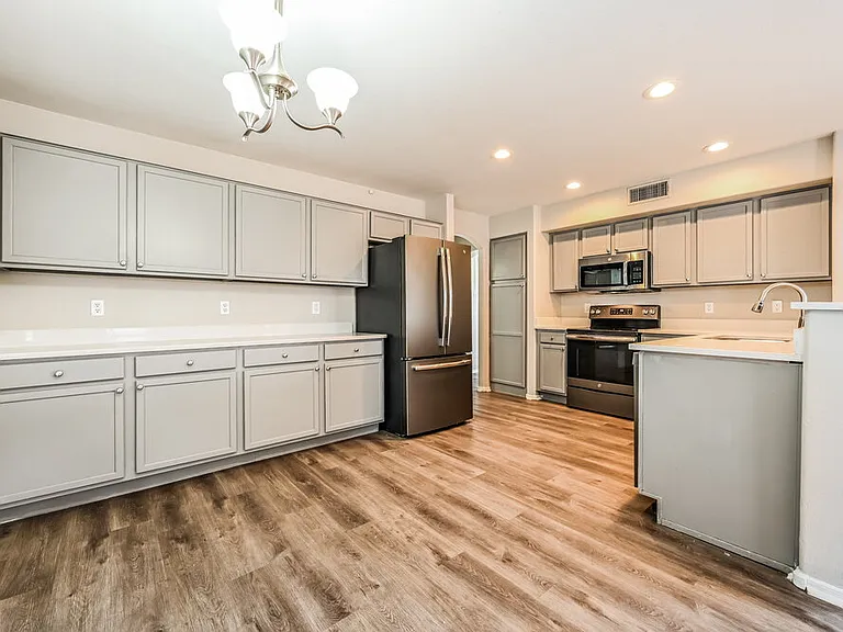 1109 W Bluefield Ave — Photo 8