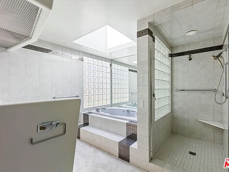 18244 Coastline Dr — Photo 9
