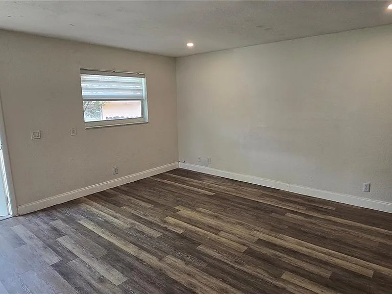 201 NE 2nd Ave #1 — Photo 4