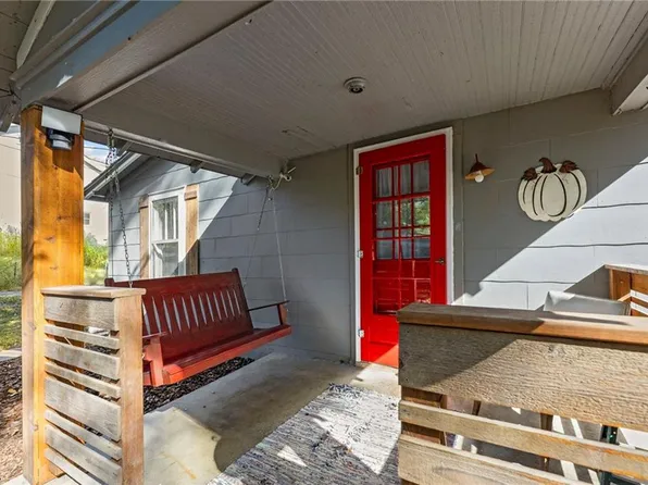105 S 64th St, Kansas City, KS 66111