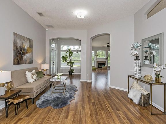 005_Living Room