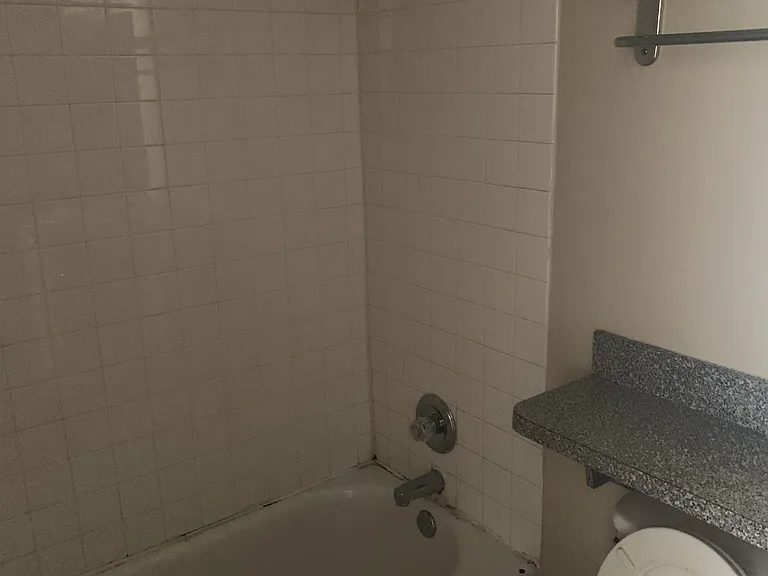 347 S Upper St #18 — Photo 2