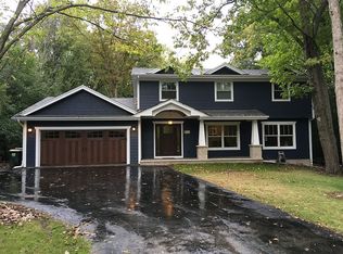 900 Hawthorne Ln, Libertyville, IL