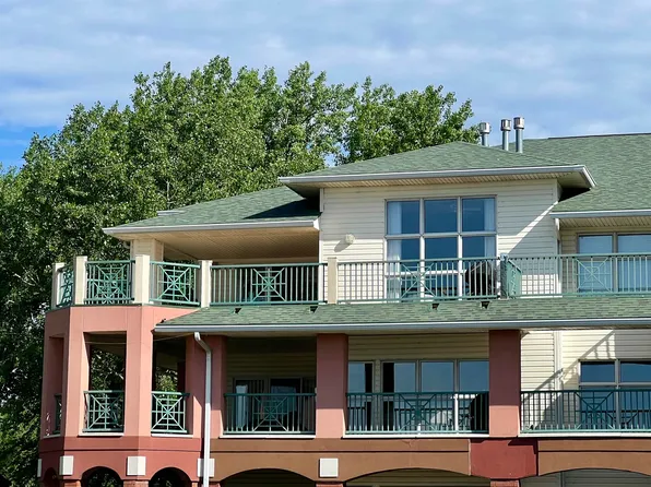 1601 Chalstrom Beach Rd #304, Okoboji, IA 51355