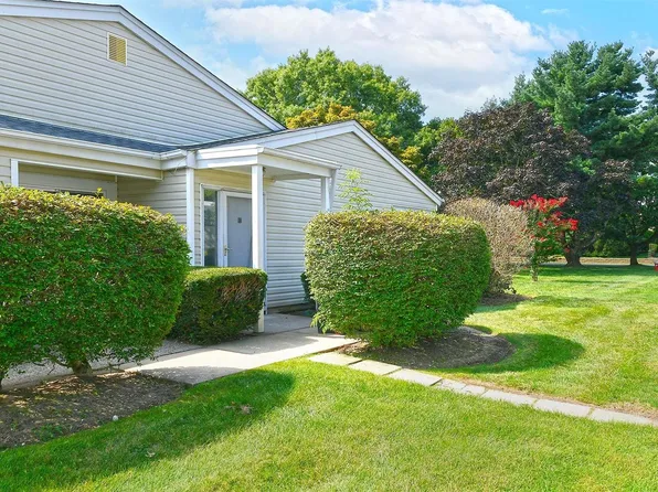 102 Cabot Court #102, Saint James, NY 11780