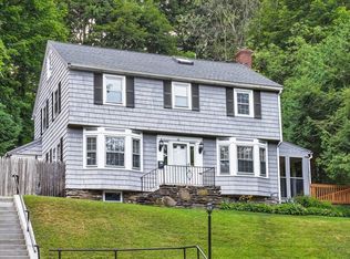28 Saint Elmo Rd, Worcester, MA 01602