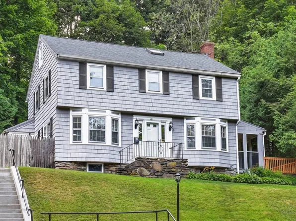 28 Saint Elmo Rd, Worcester, MA 01602