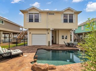 1323 Wahini St, Tiki Island, TX 77554