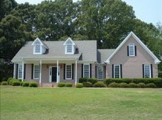 1111 Lake Pointe Dr, Bogart, GA 30622