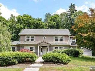 15 Gwynne Ct, Closter, NJ 07624