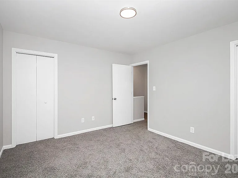 1233 Anderson St — Photo 11