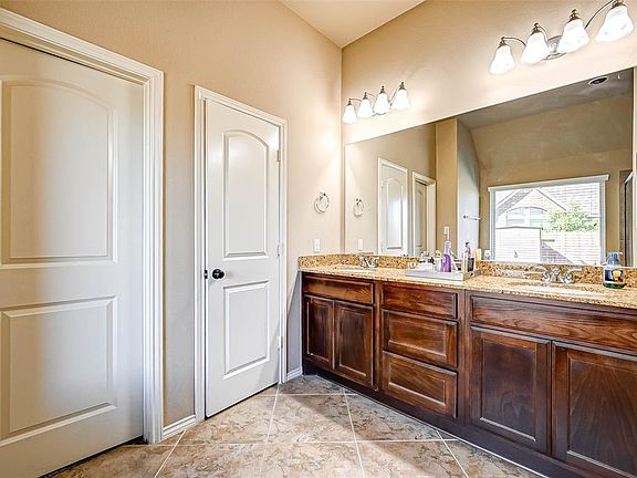 3rd image of 2027 Mariposa Edge Ln