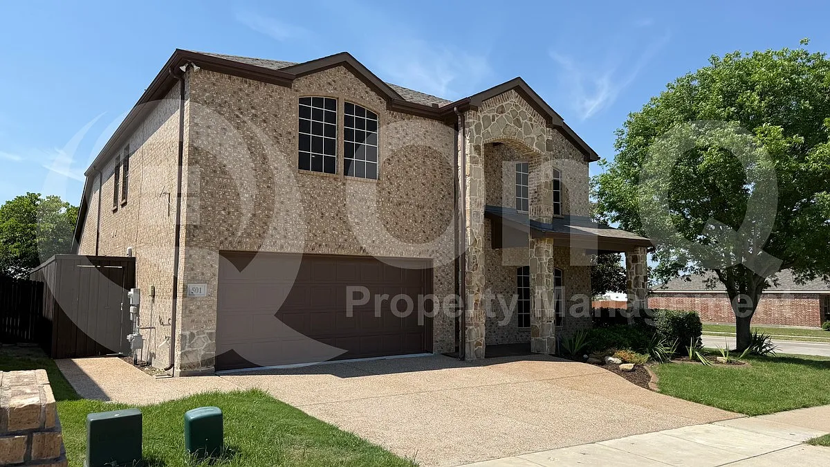 Building Photo - 501 Lipizzan Ln