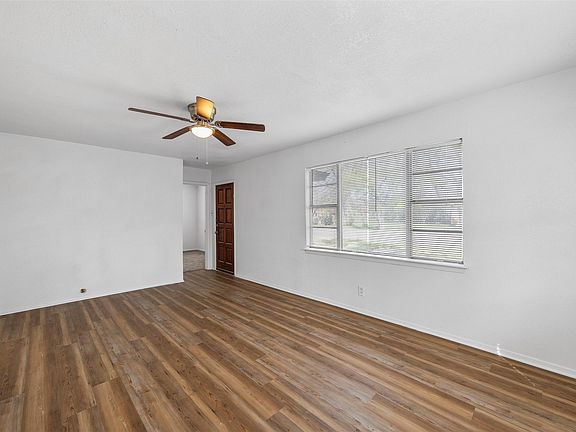 3rd image of 915 Faulkner Ln