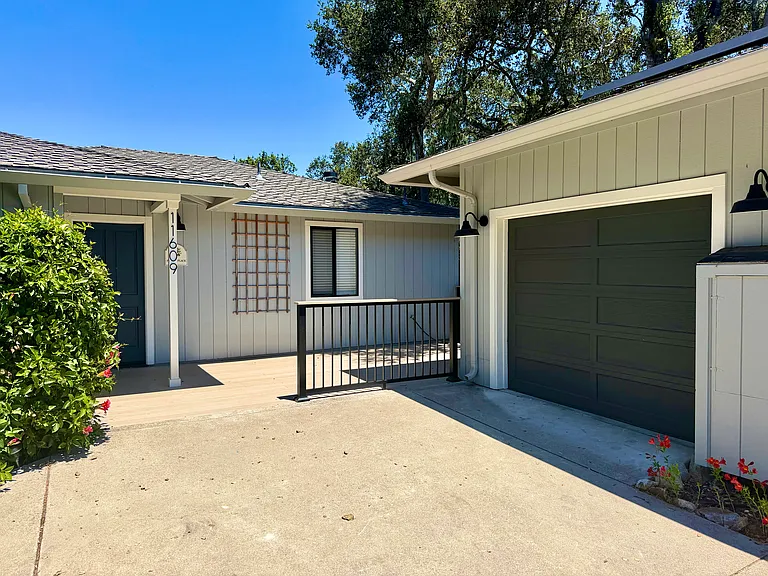 11609 McCarthy Rd — Photo 2