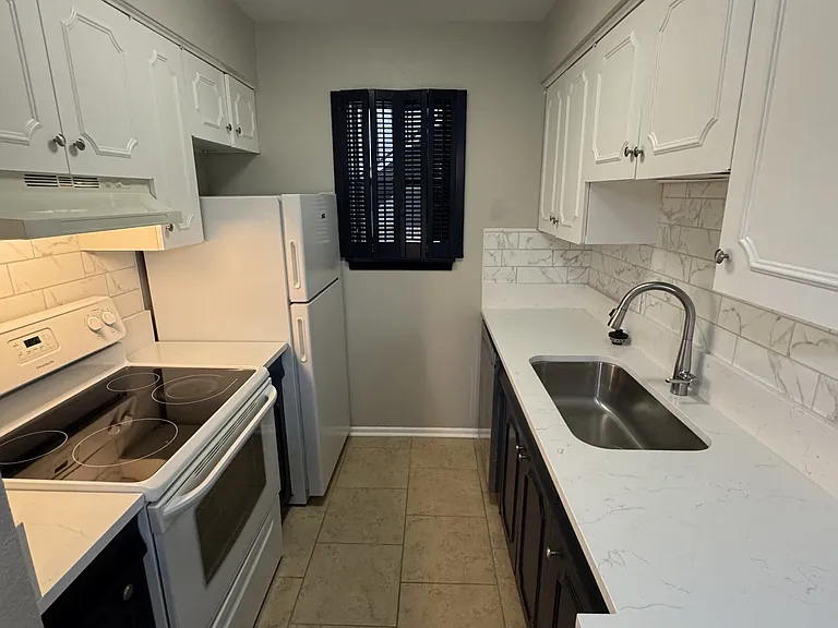1045 Shook Ave #1-158 — Photo 7