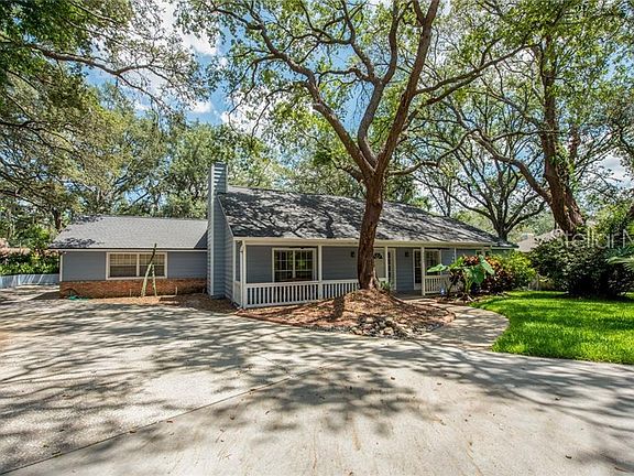 3rd image of 4809 Rolling Oak Dr